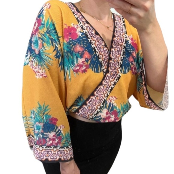 Flying Tomato Cropped Blouse Oversized 3/4 Sleeves V-Neck Wrap Top Size Small - Picture 2 of 9